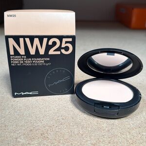 Nwt MAC Studio Fix Powder plus Foundation NW25